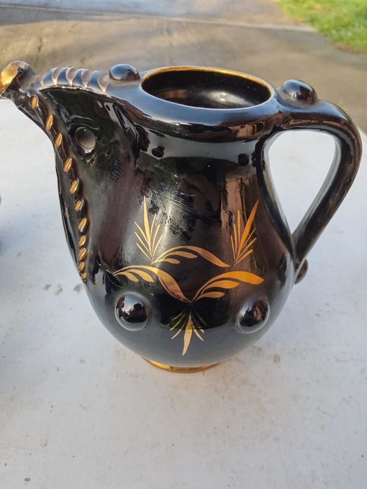 Czarna porcelit dzbanek kubki