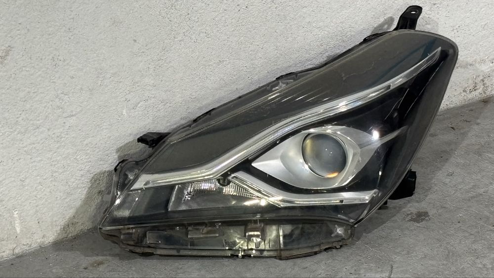 Farol Dianteiro Esquerdo Toyota Yaris — HIR2 + Projetor + LED Diurno