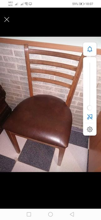 Mesa de sala com cadeiras