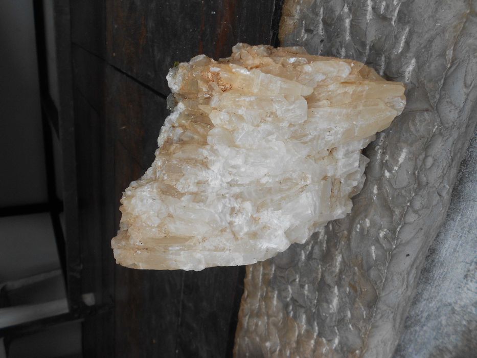 Rochas cristais minerais calcite naturais diversas cores e tamanhos