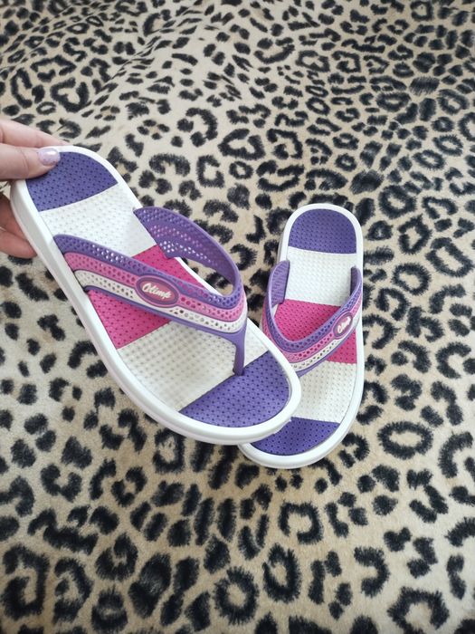 Шльопанці літні...