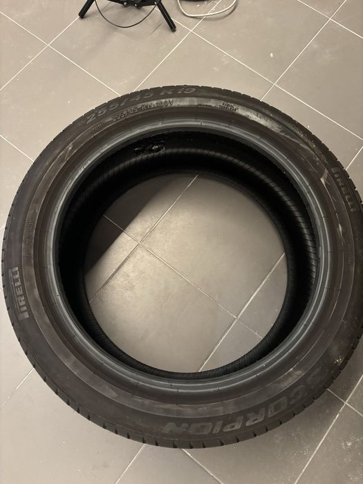 Pneu Pirelli Scorpion 255/45 R19