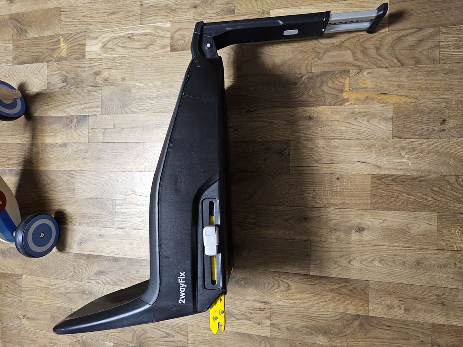 Sprzedam fotelik Maxi-Cosi Pebble Plus z bazą 2wayFix.