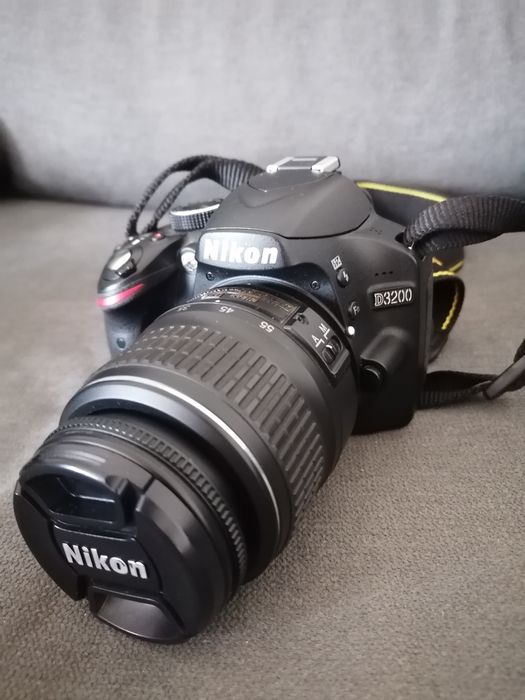 Máquina Reflex Nikon D3200 + 2 lentes + tripé + mochila
