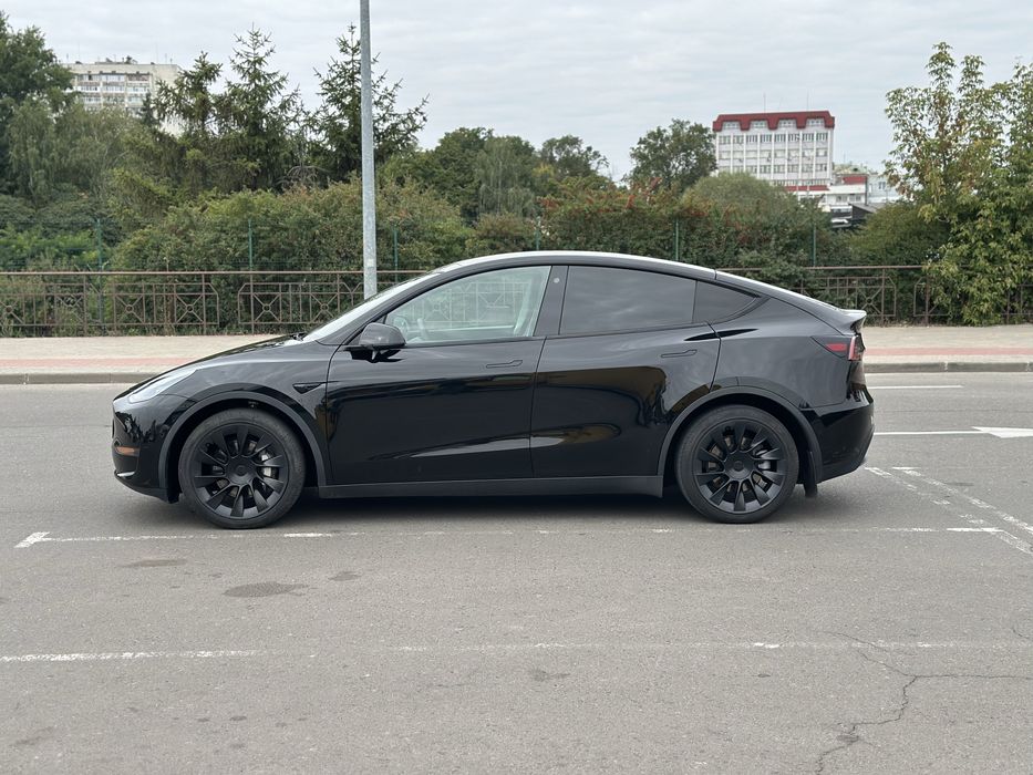 Продам Теслу Y 2021