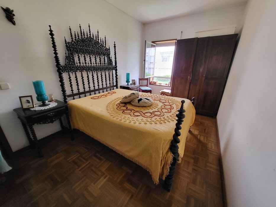 Conjunto quarto, cama, cómoda, mesas de cabeceira