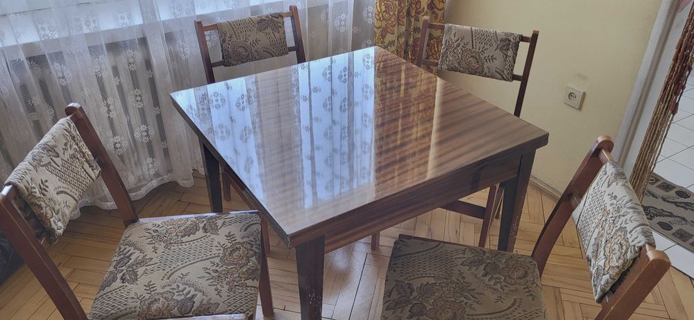 Sprzedam stolik z krzesłami