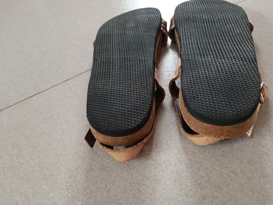 Sandały damskie że skóry