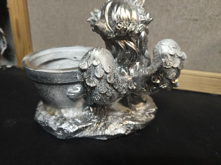 Anjo decorativo com vaso
Peça decorativa em formato de anjo com um peq