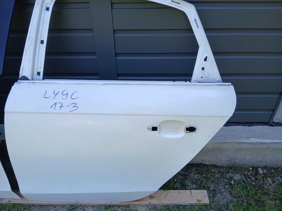 Audi a4 b8 lift drzwi lewe  sedan ly9c