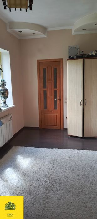 Продам будинок в центрі