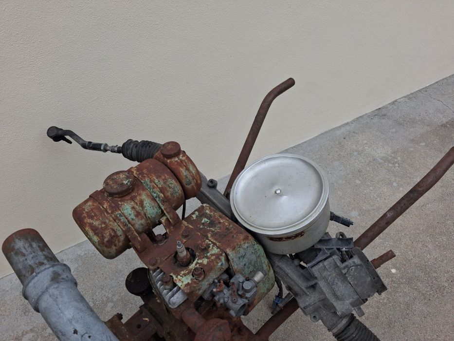 Motor rega antigo e panela ferro embriagem carro