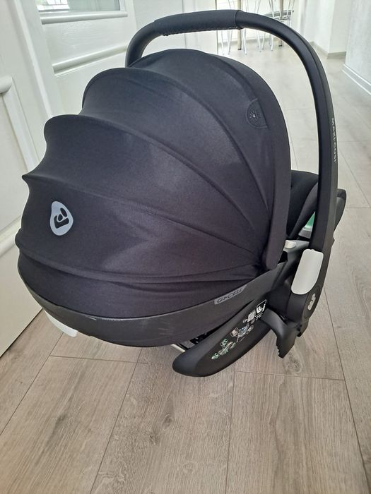 Fotelik nosidełko Maxi-cosi Peble 360 pro w kolorze czarnym.
