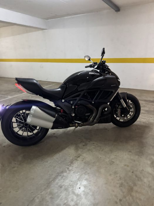 Ducati Diavel 1200 black muitos extras