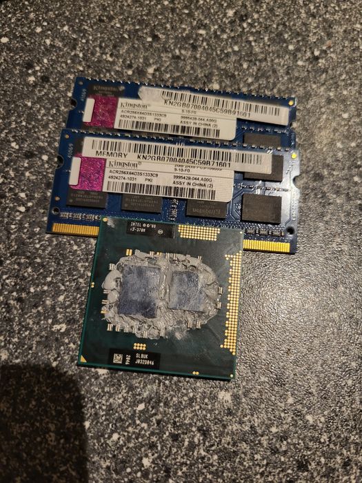 Sodimm 2GB DDR3 Kingston i procesor i3-370M