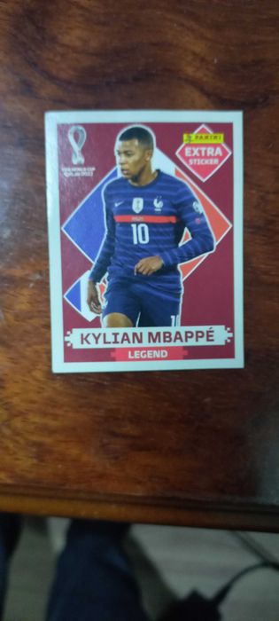 Vendo carta bordô do Mbappé panini 2022 extra sticker em bom estado