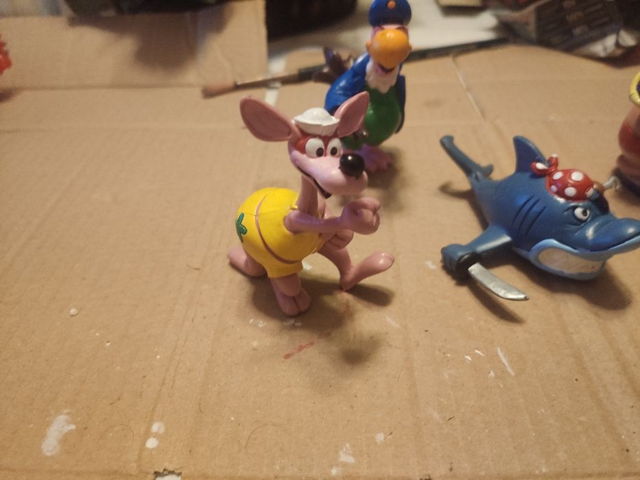 Figuras pvc- delfy e seus amigos