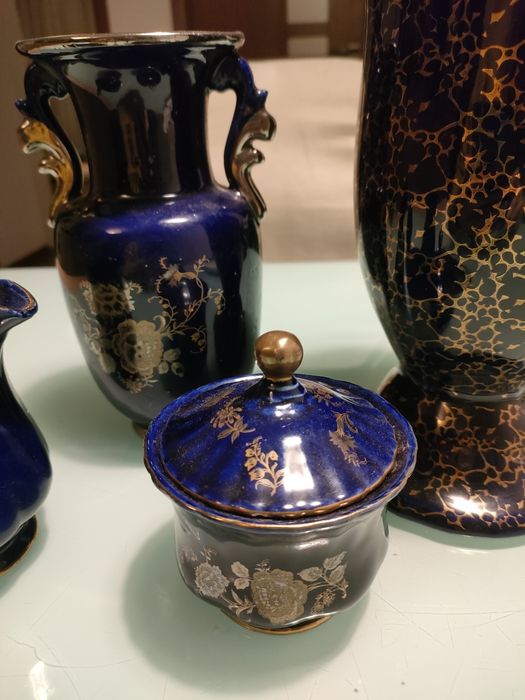Komplet granatowej porcelany
