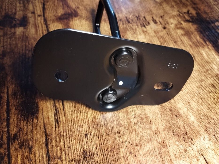 Петля ригель замка капота Tesla Model 3 Y