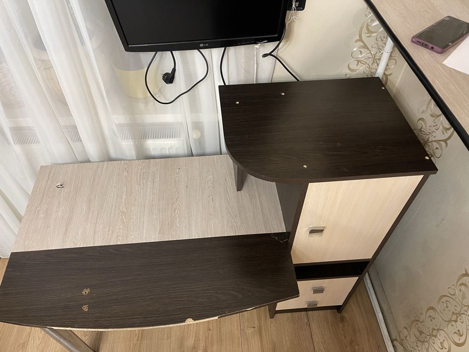 Компʼютерний стіл / Письмовий стіл