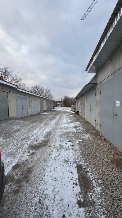 Мікрорайон, є 2 гаражі