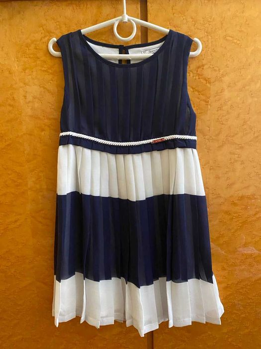 Платье стильное для девочки. 122см Mayoral Espana Испания