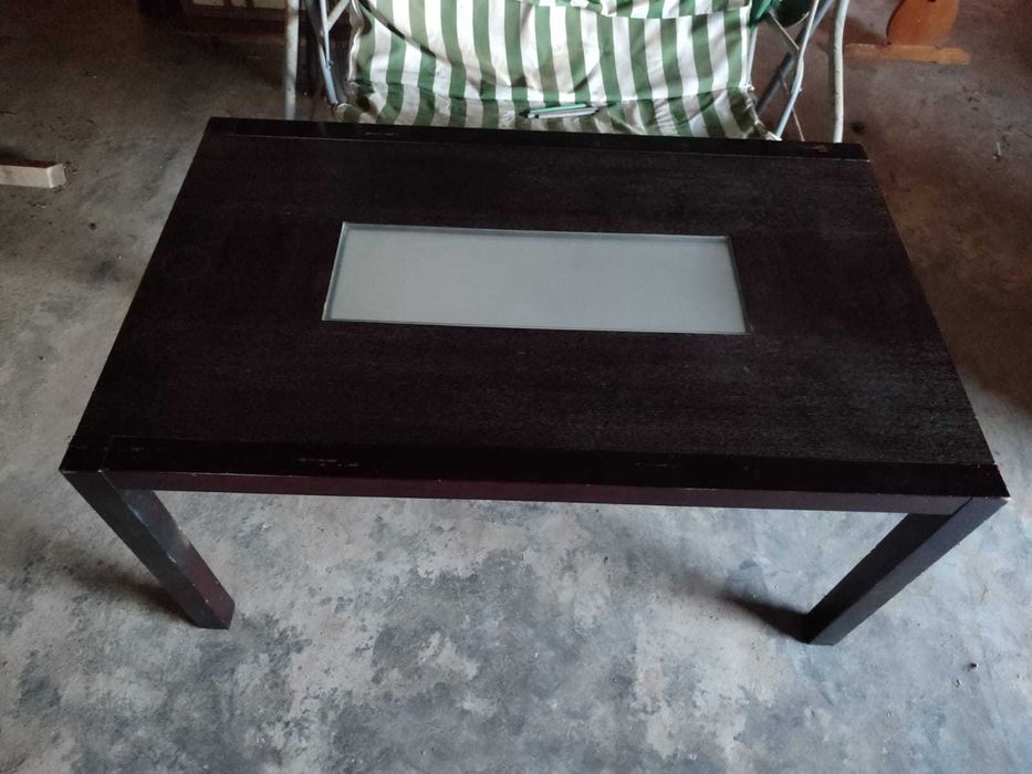 Mesa de jantar em madeira