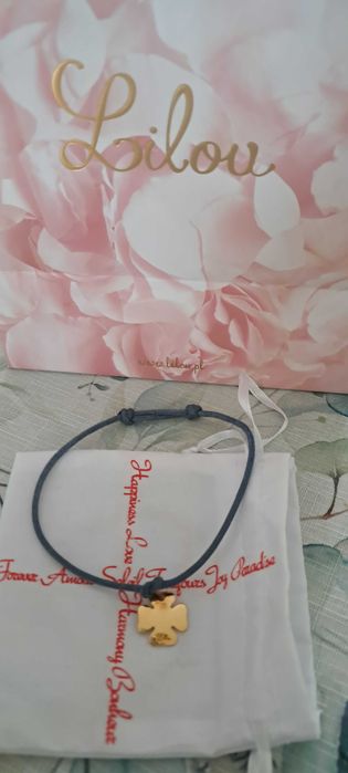 Lilou branzoletka z koniczynką na cienkim sznurku