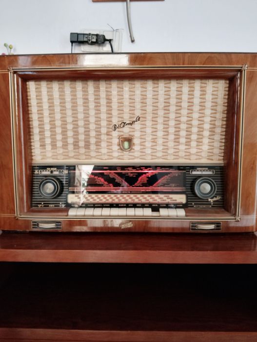Radio clássico a válvulas  Philips