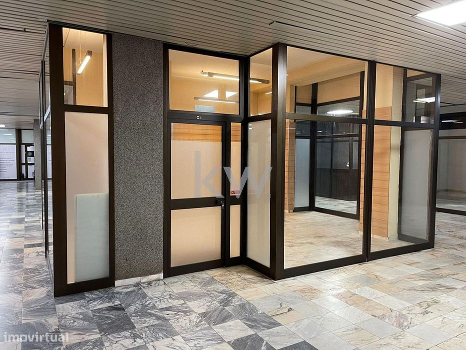 Espaço comercial para venda - São João da Madeira