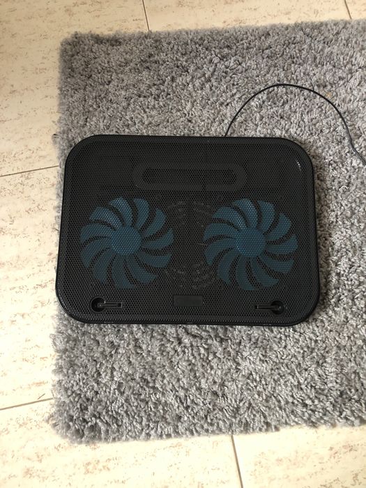 Pc gaming e volante com pedais