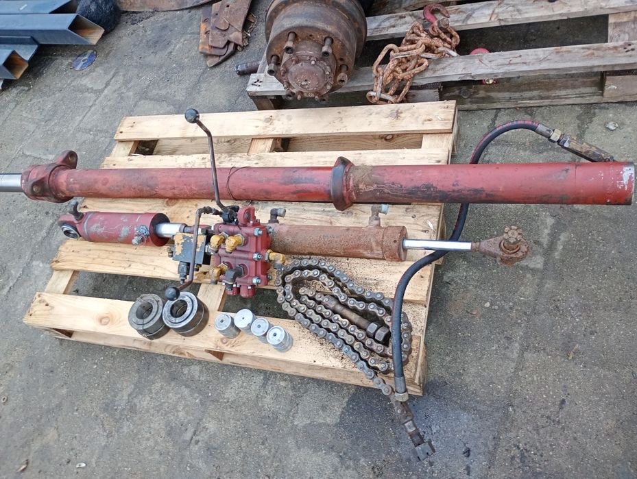 Siłownik masztu rolki rozdzielacz łańcuchy karetka gpw