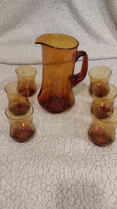 Sprzedam komplet dzbanek + 6 szklaneczek
