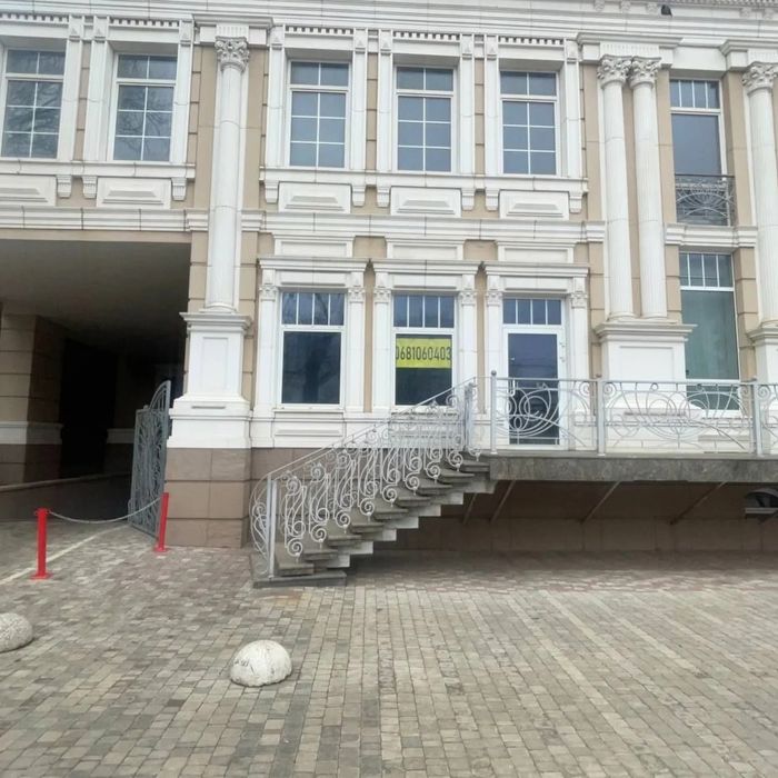 Здам фасад для бізнесу високий трафік,центр,вільне планування