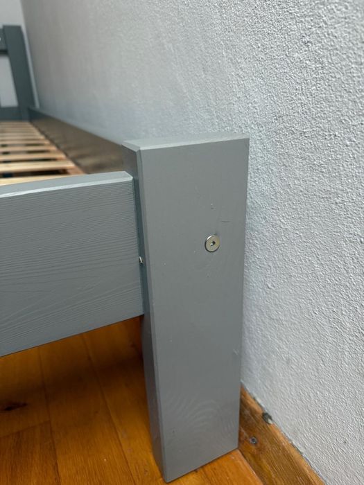 Sprzedam łużko jednosobowe z materacem .