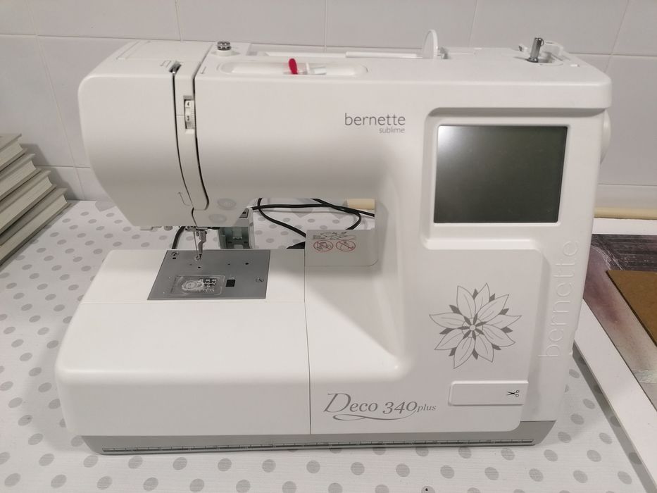 Máquina de costura nova