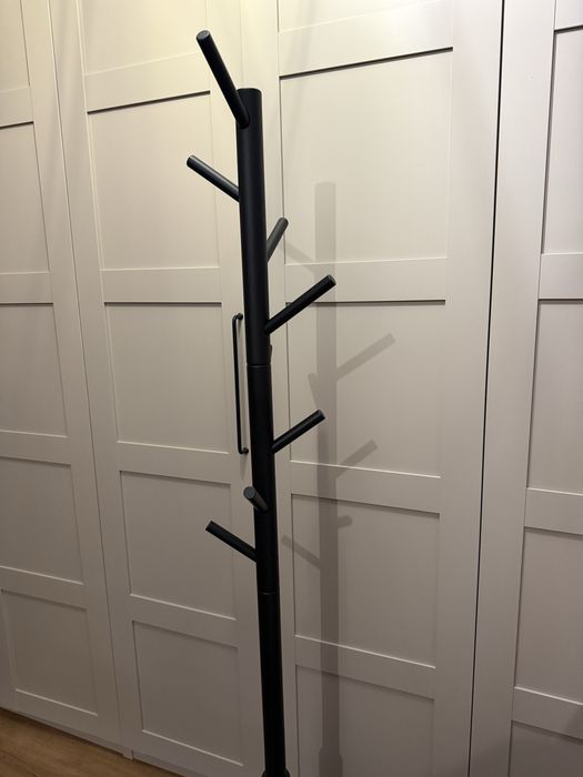 Wieszak stojący na ubrania