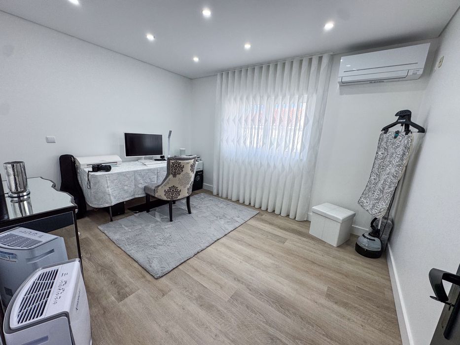 Exclusiva Moradia T4 com Vista Mar na Nazaré – Pronta a Habitar