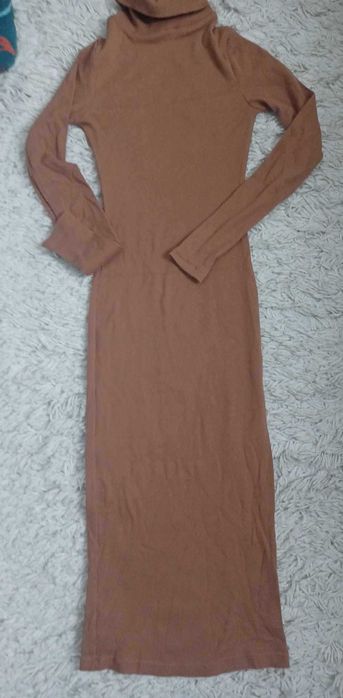 Sukienka prazkowana camel karmelowa xs s wassyl midi golf z golfem