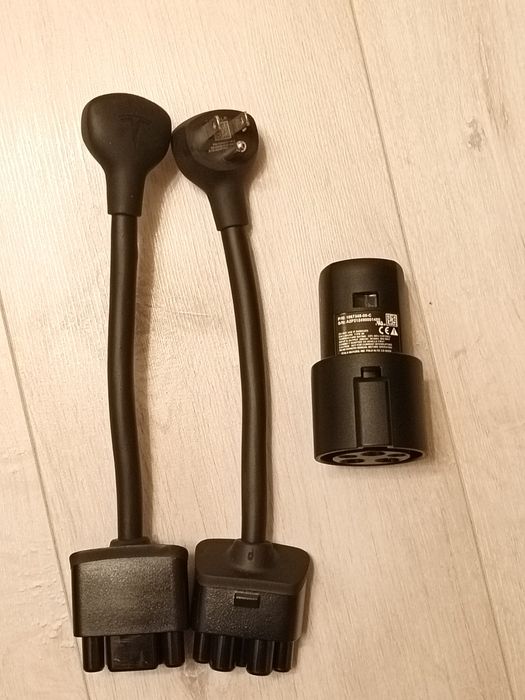 Адаптери Tesla (Type 1 J1772 і NEMA 5-15 12A)