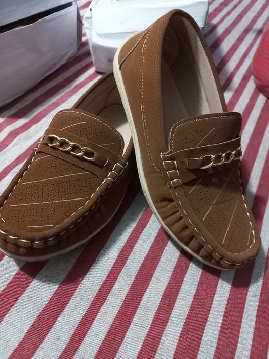 Selling children's shoes used for 2 hours