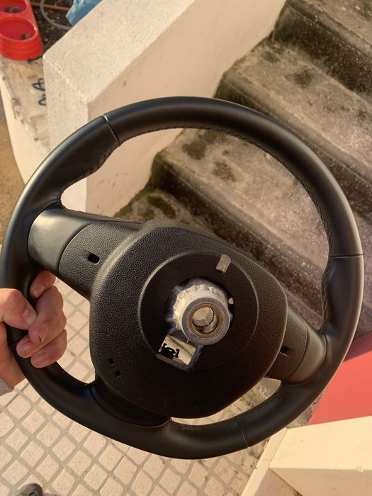 Volante Renault novo