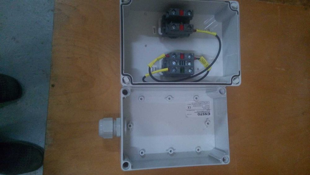 Кнопочный пост в боксе.