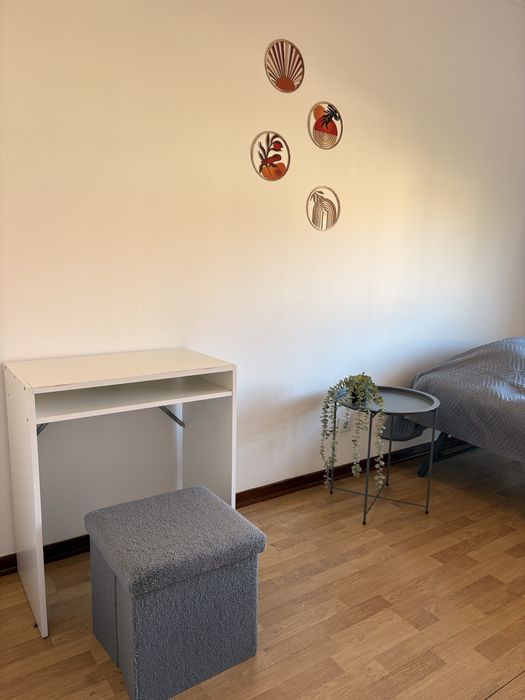 Quarto em almada com varanda