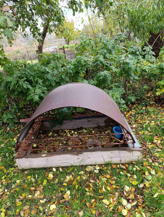 Продам козирек на крильцо б/у