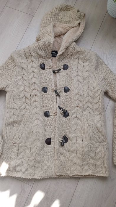 Sweter damski z kapturem na miśku