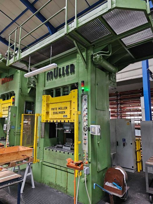 Prasa hydrauliczna Muller 315 ton