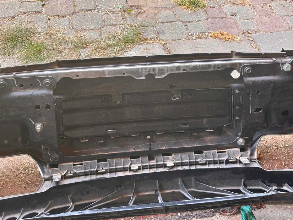 Przedni zderzak Ford F-150 2021–2023 – kompletny, chromowany