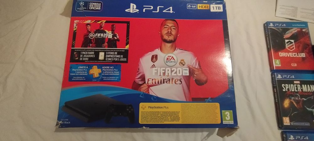 PS4 usada mas como nova com 8 jogos inclusos