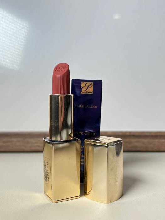 Губна помада Estee Lauder Pure Color